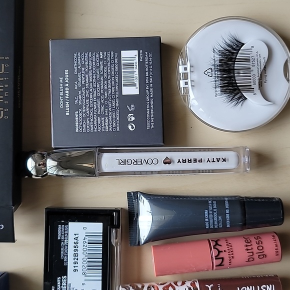 13 Piece New Makeup Bundle Eyeshadow Lipgloss Blush New - Picture 10 of 13